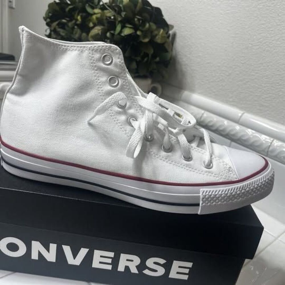 White Converse Chuck Taylor Canvas High Top Sneakers Never Worn With Box Size 10